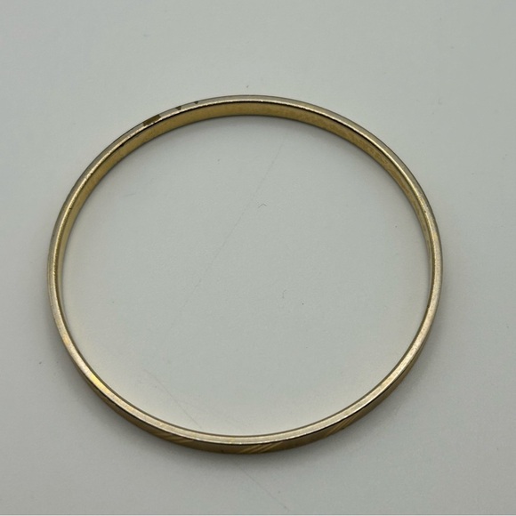 Vintage Monet Gold Tone Textured Etched Engraved Slim Bangle Size Large 8.25" - Picture 10 of 11